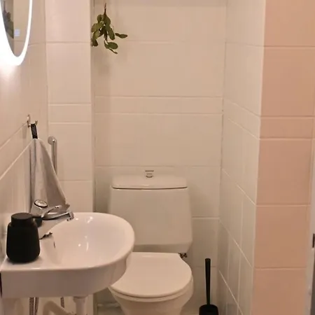 Cozy 2-room In Vibrant Kallio Neighbourhood شقة هلسنكي