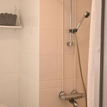 Cozy 2-room In Vibrant Kallio Neighbourhood Хельсинки